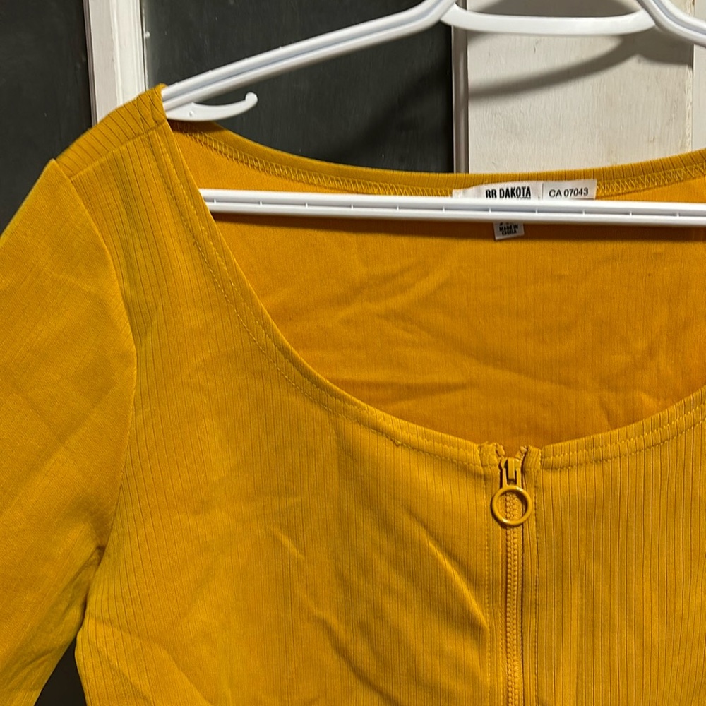 NWOT BB Dakota Steve Madden Yellow Zip up crop top 💛